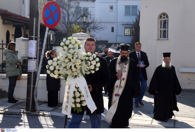 Θρήνος στη Θεσσαλονίκη: Το τελευταίο αντίο στη δολοφονημένη Γεωργία - Τραγική φιγούρα η 13χρονη κόρη της [εικόνες]