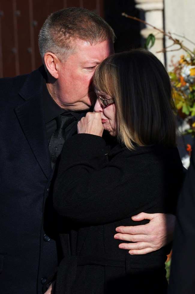 ΛΙΑΜ ΠΕΙΝ ΚΗΔΕΙΑ