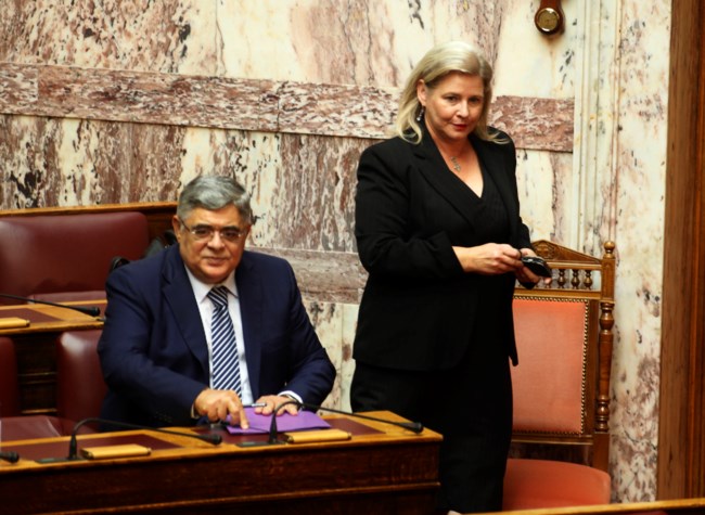 Αδιανόητο: Η Ζαρούλια της Χρυσής Αυγής διορίστηκε μετακλητή υπάλληλος στη Βουλή - Με ρύθμιση ΣΥΡΙΖΑ