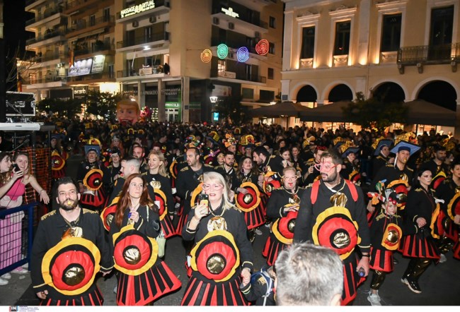 Στον ρυθμό του καρναβαλιού η Πάτρα: Περισσότεροι από 50.000 συμμετέχοντες - Το μεσημέρι η μεγάλη παρέλαση [εικόνες]