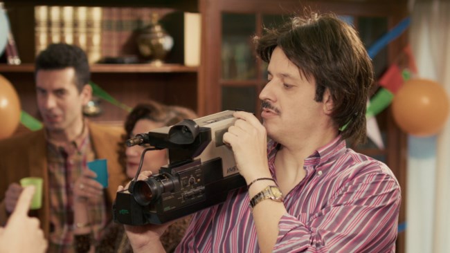 "Τότε και Τώρα": Το "Παιδικό Πάρτι" με το απολαυστικό δίδυμο των Αλέξανδρο Τσουβέλα και Έλενα Χαραλαμπούδη