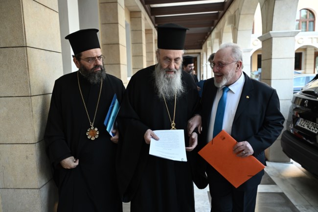 "Οχι" από την Ιερά Σύνοδο στον γάμο και την τεκνοθεσία για τα ομόφυλα ζευγάρια- Θα διαβαστεί επιστολή στους ναούς