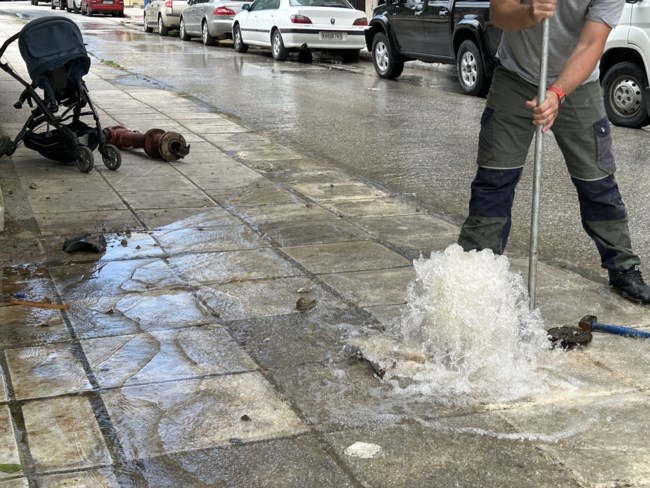 Σοκ στην Κομοτηνή: Μητέρα με το έξι μηνών μωρό της παρασύρθηκαν από αυτοκίνητο - Σε σοβαρή κατάσταση το βρέφος