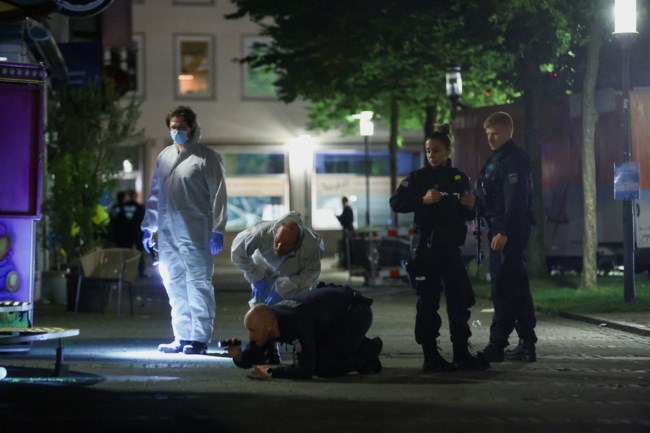 Γερμανία: Ανθρωποκυνηγητό για τον δράστη της δολοφονικής επίθεσης - Τρεις νεκροί και οκτώ οι τραυματίες