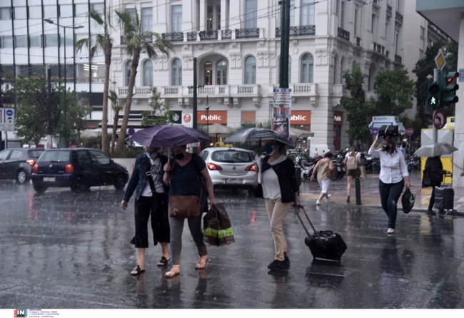 Κακοκαιρία: Άνοιξαν οι ουρανοί στην Αθήνα - Καταρρακτώδης βροχή στην πρωτεύουσα [Εικόνες]