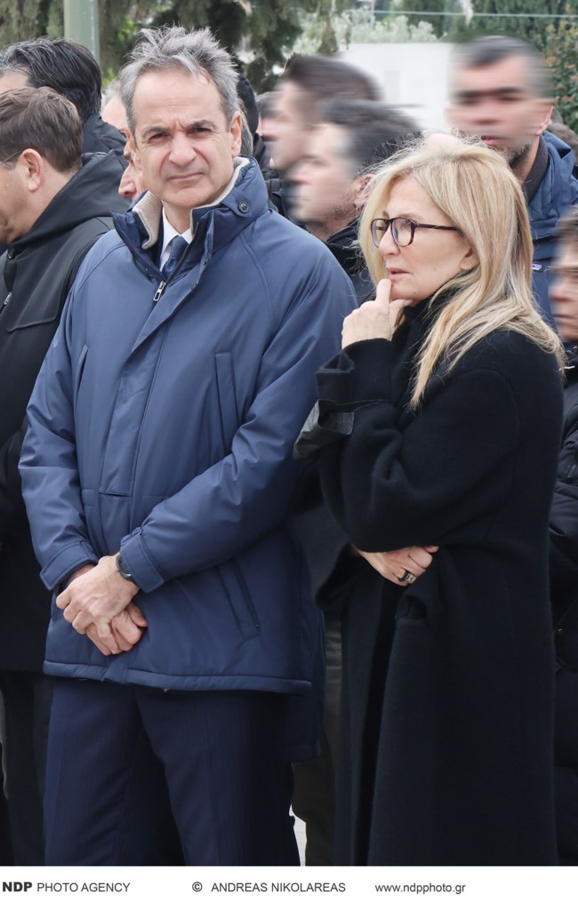 Κυριάκος Μητσοτάκης και Μαρέβα στην κηδεία του βιομήχανου Νίκου Στασινόπουλου - Παρών και ο Παύλος Ντε Γκρες