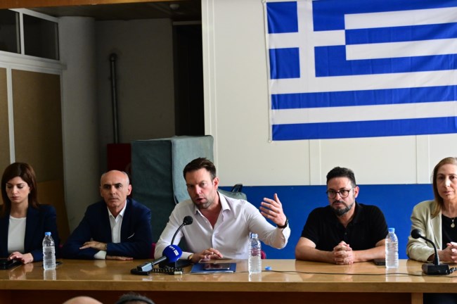 Ο Κασσελάκης έταξε πάλι επαναφορά του 13ου και 14ου μισθού στους δημόσιους υπαλλήλους