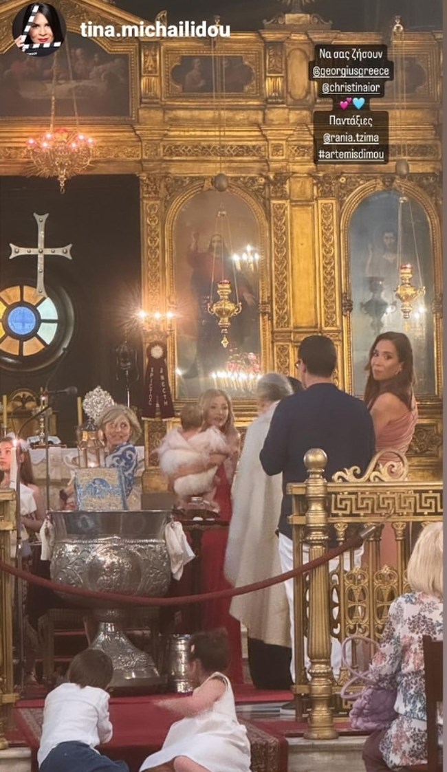 Ράνια Τζίμα: Η πιο κομψή νονά με κόκκινο αρχαιοελληνικό φόρεμα - Βάφτισε την κόρη γνωστών δημοσιογράφων