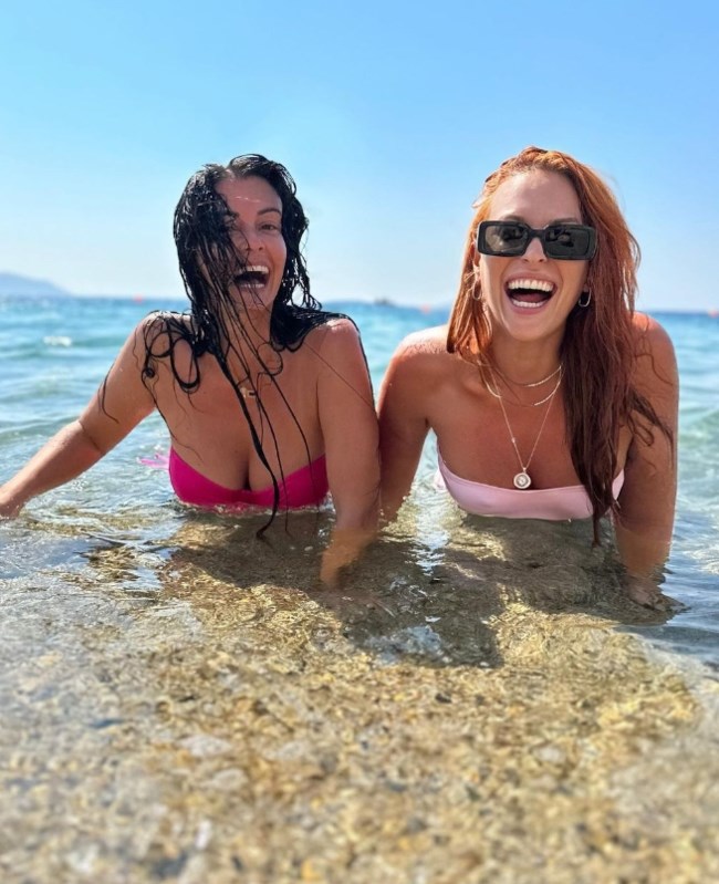 "Barbie pink mode on": Σίσσυ Χρηστίδου και Μαρία Κορινθίου σε κοινές διακοπές στη Χαλκιδική [εικόνες]