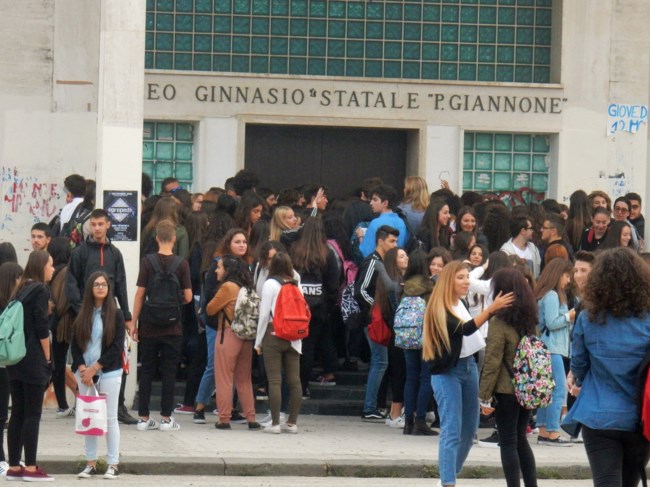 Ποινολόγιο Μουσολίνι για τους μαθητές στην Ιταλία: Θα μένουν στην ίδια τάξη αν έχουν παραβατική συμπεριφορά