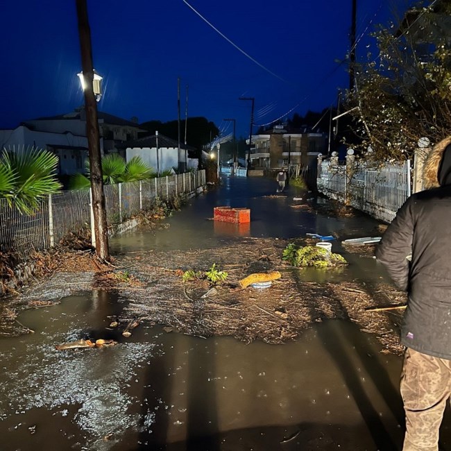 Σιθωνία: Κατολισθήσεις και πτώσεις βράχων στο επαρχιακό οδικό δίκτυο