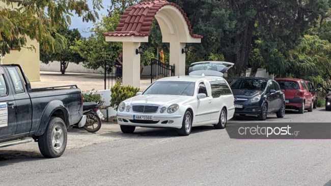 Γυναικοκτονία - Ιεράπετρα: Το τελευταίο "αντίο" στη Νεκταρία - Δεν είπαν στη μάνα της πώς πέθανε