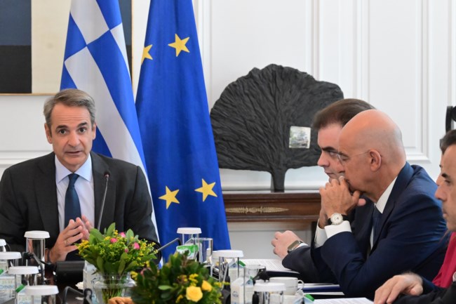 Μητσοτάκης στο υπουργικό: "Αμόκ παραπληροφόρησης, είπαν πως είναι ψεύτικη μέχρι και η φωτογραφία μου με τον Τραμπ"