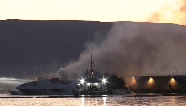 σκαφη φωτια