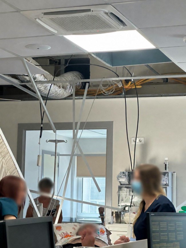 Έπεσε τμήμα της οροφής στο νοσοκομείο Κορίνθου έναν μήνα μετά τα εγκαίνια - Σκληρή κριτική της ΕΛΑΣ σε Γεωργιάδη