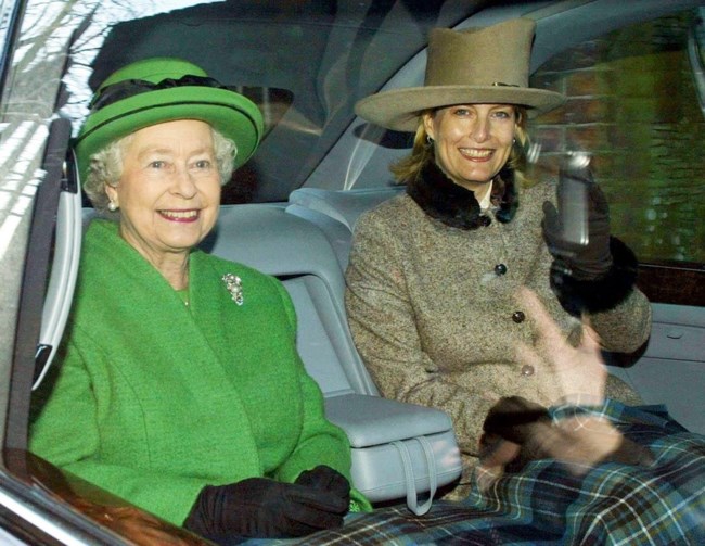 QUEEN ELIZABETH BLANKET