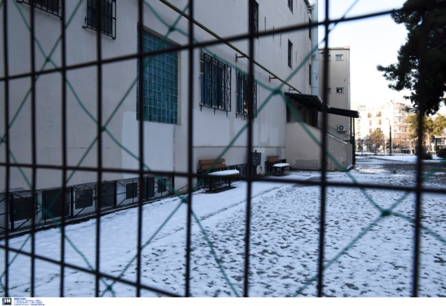 Κακοκαιρία Avgi: Κλειστά σχολεία, διακοπή κυκλοφορίας και αυστηροί έλεγχοι για αλυσίδες - Τι ισχύει με τηλεργασία και ντελίβερι