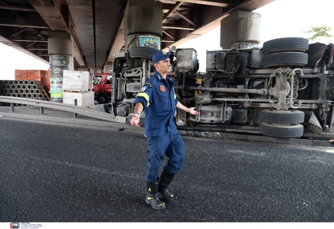 Μποτιλιάρισμα στον Κηφισό: Ανετράπη φορτηγό στον Ρέντη - Κυκλοφοριακές ρυθμίσεις [εικόνες - βίντεο]