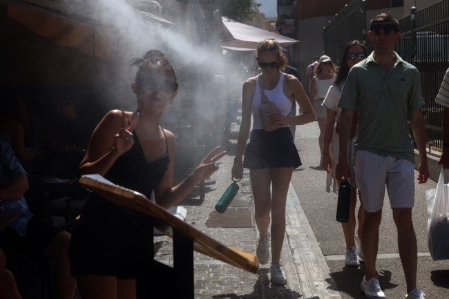 Κορυφώνεται σήμερα το κύμα καύσωνα με θερμοκρασίες που θα φτάσουν τους 42 βαθμούς - Πότε θα δροσίσει ξανά
