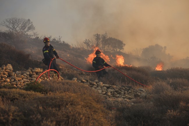 Ιεράπετρα: Σε κατάσταση έκτακτης ανάγκης 3 περιοχές λόγω της πυρκαγιάς - Σε ύφεση η φωτιά στη Ραφήνα