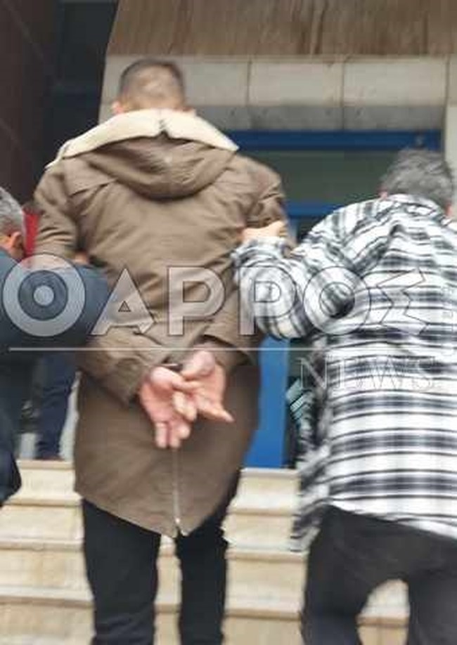 "Ετσι έπρεπε": Στον εισαγγελέα Καλαμάτας ο 35χρονος Τούρκος που σκότωσε με πισώπλατες μαχαιριές τον εργοδότη του