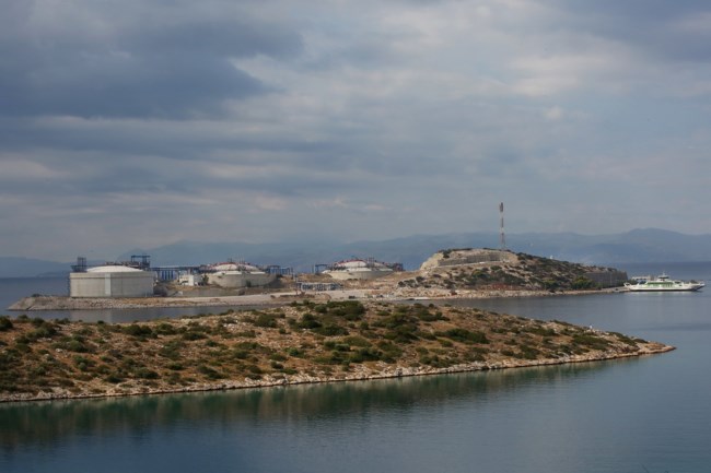 Ρεβυθούσα: Το νησί του Σαρωνικού που έγινε η κύρια πύλη εισόδου σε φυσικό αέριο - "Κλειδί" για την ενεργειακή ασφάλεια της χώρας