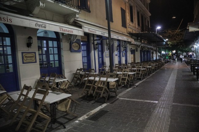 Κλειστά μαγαζιά Αθήνα βράδυ