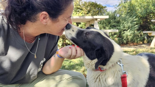 "Μες στο φιλί σου δίψασα μια ζωή να ζήσω" - Αυτό είναι το Ευάκι που όταν χαίρεται, χαμογελάει με όλο της το πρόσωπο