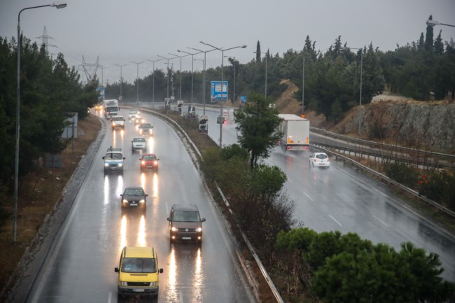 Καιρός: Επιδείνωση με βροχές και καταιγίδες σε αρκετές περιοχές - Πού θα χιονίσει