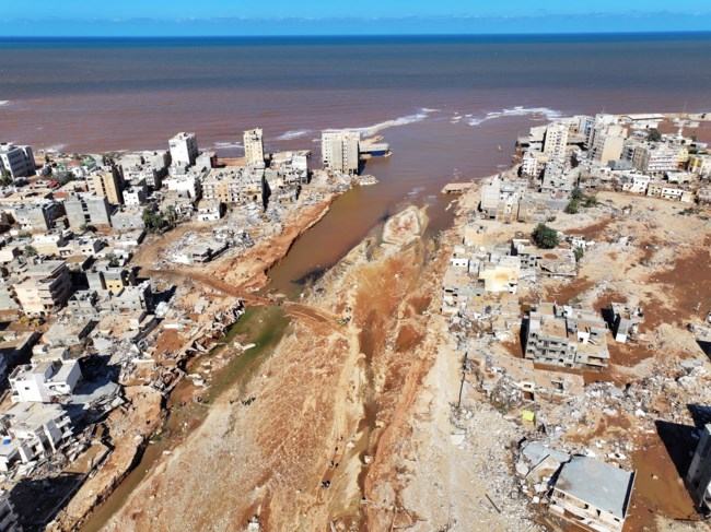Ασύλληπτη καταστροφή στη Λιβύη: Κύμα νερού ύψους επτά μέτρων "κατάπιε" ολόκληρα τετράγωνα με σπίτια στην Ντέρνα