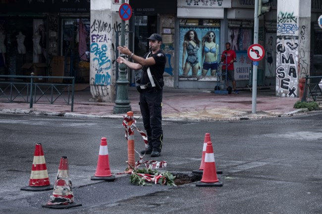 ΚΑΘΙΖΗΣΗ ΤΟΥ ΟΔΟΣΤΡΩΜΑΤΟΣ ΣΤΗΝ ΠΕΙΡΑΙΩΣ