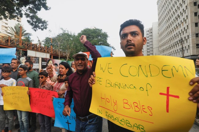 Πακιστάν: Επιθέσεις σε εκκλησίες και σπίτια - Μουσουλμάνοι κατηγορούν χριστιανούς για βεβήλωση του κορανίου