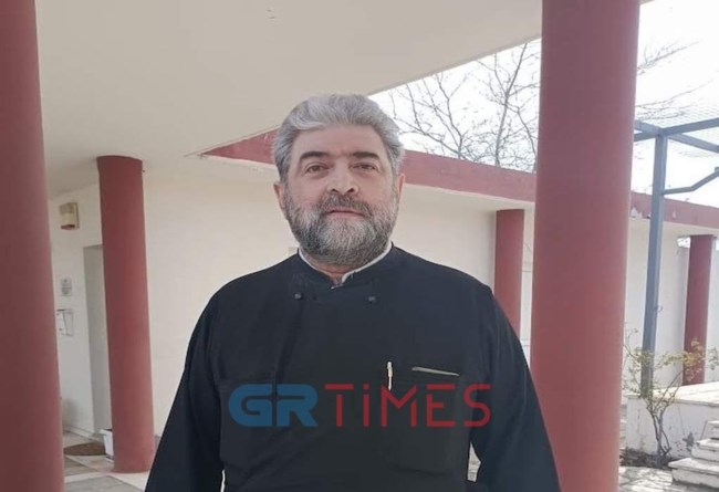 Τέμπη - Απαρηγόρητος ο πατέρας Νεκτάριος: Είχε βαφτίσει τρία από τα κορίτσια που πέθαναν στην τραγωδία