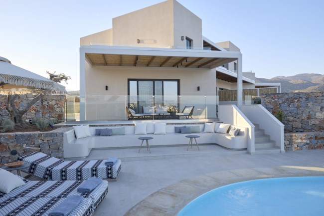 Zeus International Hotels & Resorts α