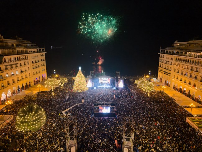 ΦΩΤΑΓΩΓΗΣΗ ΧΡΙΣΤΟΥΓΕΝΝΙΑΤΙΚΟ ΔΕΝΤΡΟ ΘΕΣΣΑΛΟΝΙΚΗ