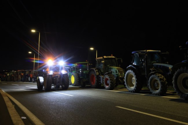 ΑΓΡΟΤΕΣ ΜΠΛΟΚΑ