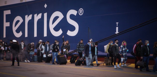 Κορυφώνεται η έξοδος των εκδρομέων για το Πάσχα: Πληρότητα 100% στα πλοία - Αύξηση 44% της κίνησης στα διόδια