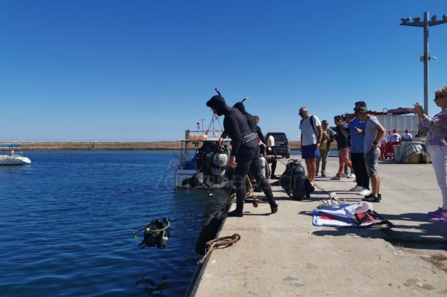 Χανιά - Απίστευτο: Τριάντα τόνοι σκουπίδια από το παλιό λιμάνι - Μέχρι και λεκάνες τουαλέτας στο βυθό [εικόνες]