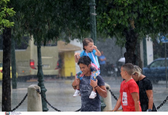 Κακοκαιρία "Petar": Έρχεται με καταιγίδες και κεραυνούς - Ποιες περιοχές θα χτυπήσει - Πόσο θα διαρκέσει