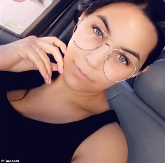 ΕΛΛΗΝΟΚΑΝΑΔΗ ΣΚΟΤΩΣΕ ΤΟΥΣ ΔΥΟ ΓΙΟΥΣ ΤΗΣ