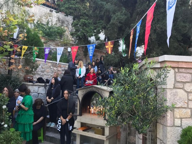 Κοσμοσυρροή στους Αγίους Ισιδώρους για τον Λουπασάκη - "Για μας είσαι ο Άγιος Δημήτριος του Λυκαβηττού" [εικόνες]