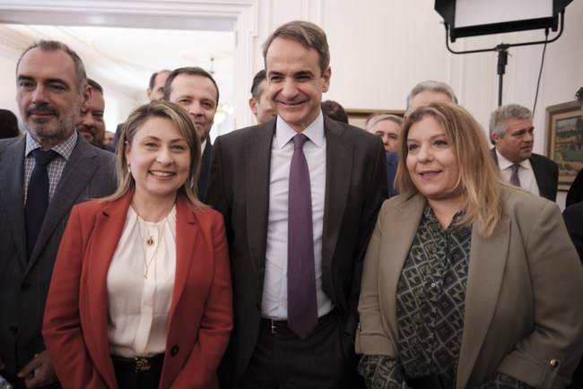 Μητσοτάκης με βουλευτές