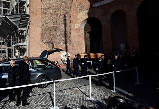 ΚΗΔΕΙΑ ΒΑΛΕΝΤΙΝΟ