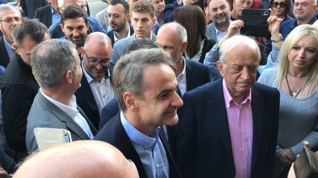 Στην Κοζάνη ο Κυριάκος Μητσοτάκης - Τον υποδέχθηκαν με ποντιακή λύρα [εικόνες - βίντεο]