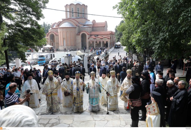 Με κατάνυξη, αλλά και αποστάσεις, το προσκύνημα στην Παναγία Σουμελά στο Βέρμιο [εικόνες]