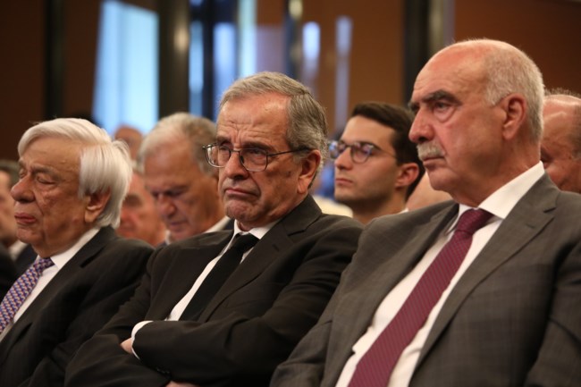 Ομιλία Καραμανλή με αιχμές για υποκλοπές και ελληνοτουρκικά: Παρόντες ο Σαμαράς και αρκετά "γαλάζια" στελέχη