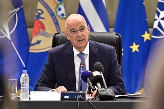 Αγνωστος Στρατιώτης: Πόλεμος ανακοινώσεων Δένδια με Δούκα για το ποιος έχει την ευθύνη της καθαριότητας του Μνημείου