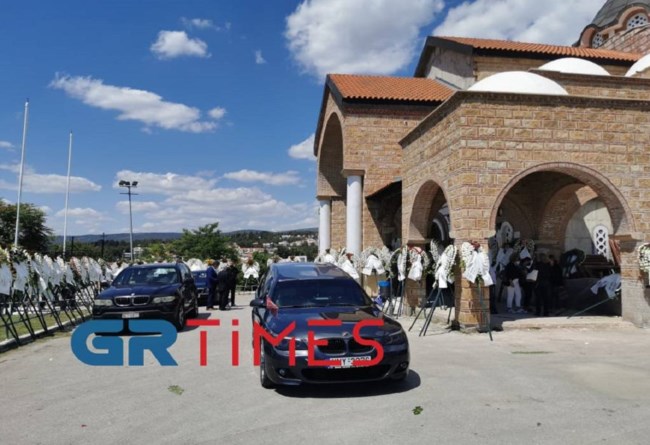 Θεσσαλονίκη: Τελευταίο αντίο στον Γιάννη Ραπτόπουλο - Τον χειροκρότησαν οι εργαζόμενοι της Express Service [Εικόνες-Βίντεο]