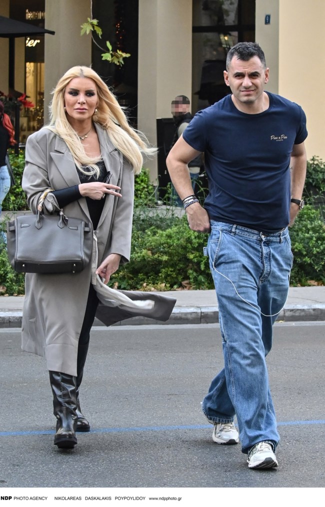 Κατερίνα Καινούργιου - Παναγιώτης Κουτσουμπής: Βόλτα στη Βουκουρεστίου λίγους μήνες πριν γίνουν γονείς