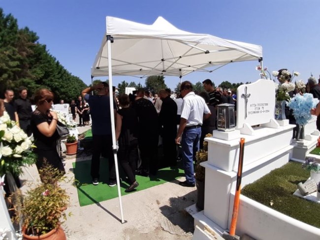 Κηδεία - 19χρονη - Τρίκαλα